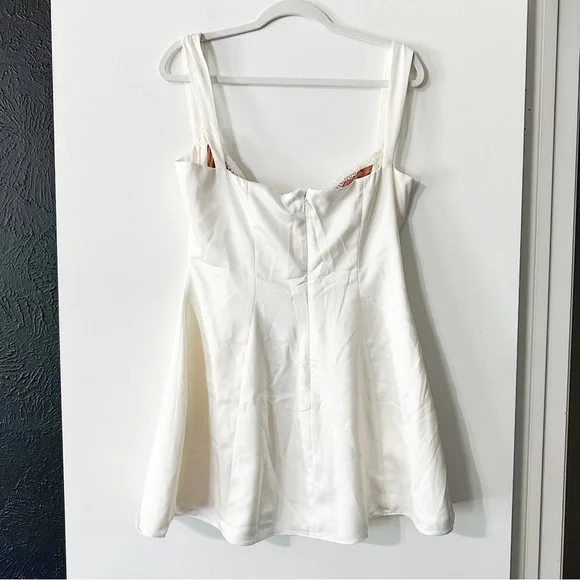 House of CB Adriana Mini Dress Ivory Satin and Lace Size Large + NWT - Picture 11 of 16